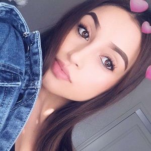 Meet your Posher, Yaneli